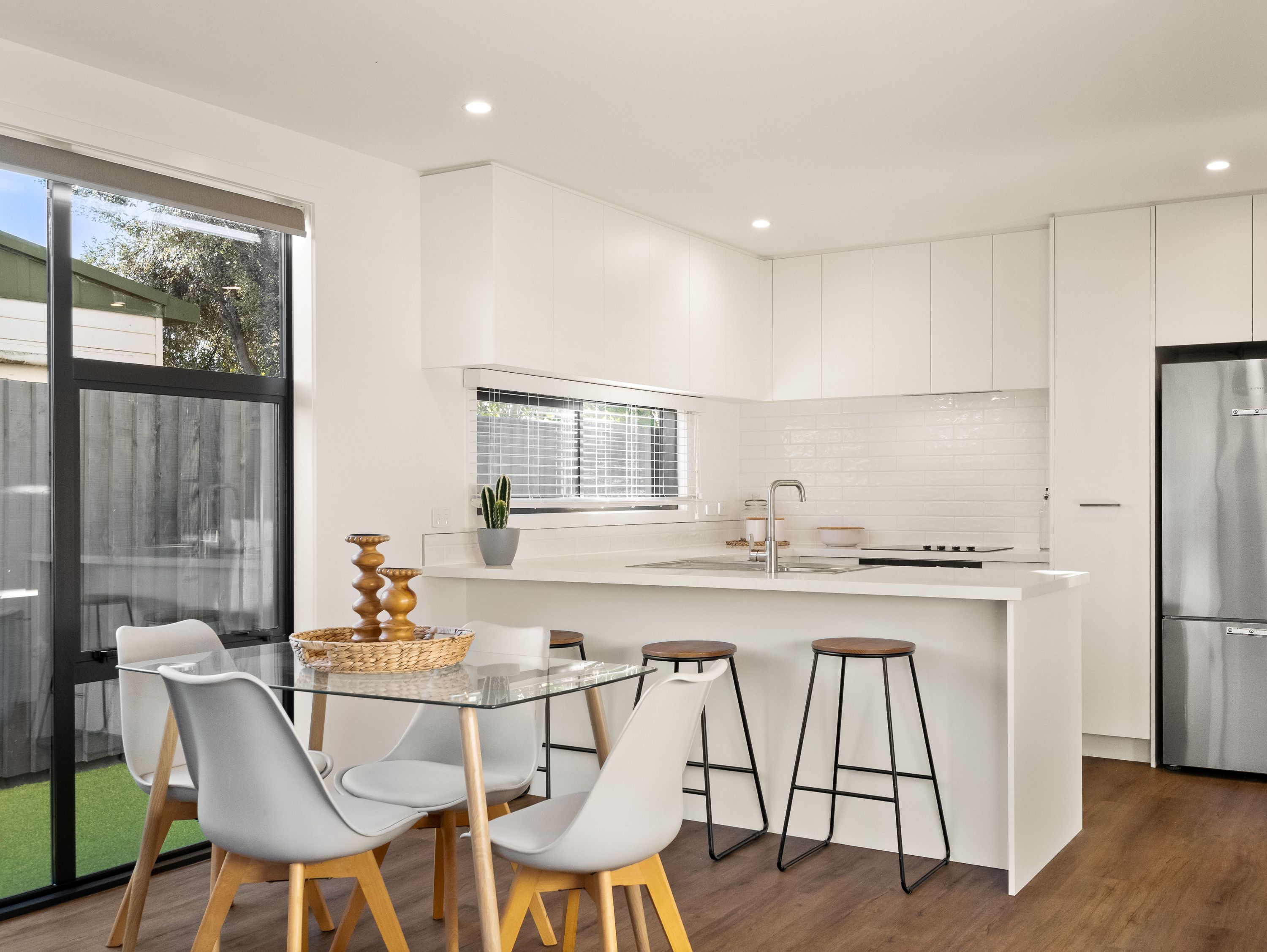 kitchen-joinery-neutral-colour-tiled-splashback-over-head-cupboards